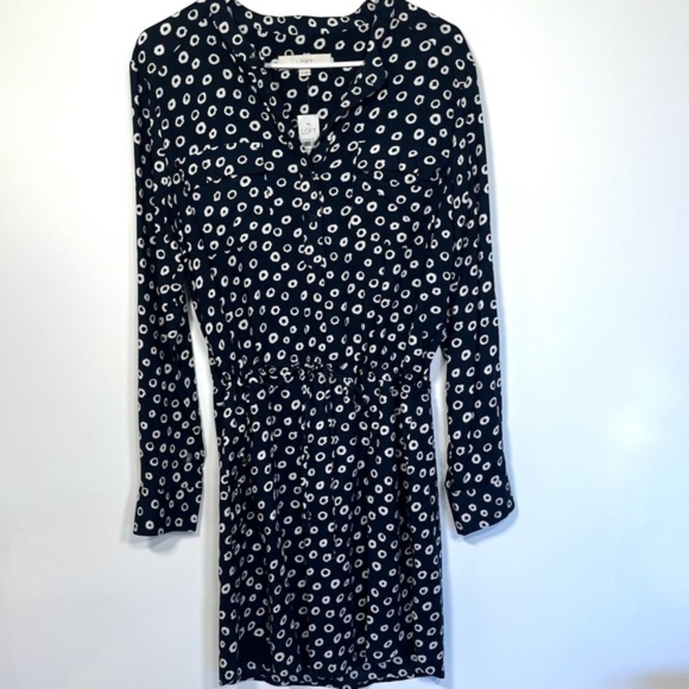 Ann Taylor Loft black off white spotted print v-neck drawstring waist dr…